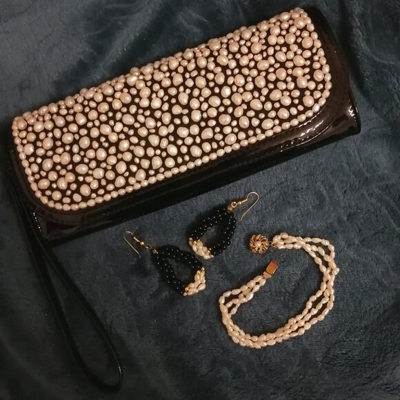 Vintage Three-Strand White Freshwater Pearl Bracelet - Picture 7 of 7